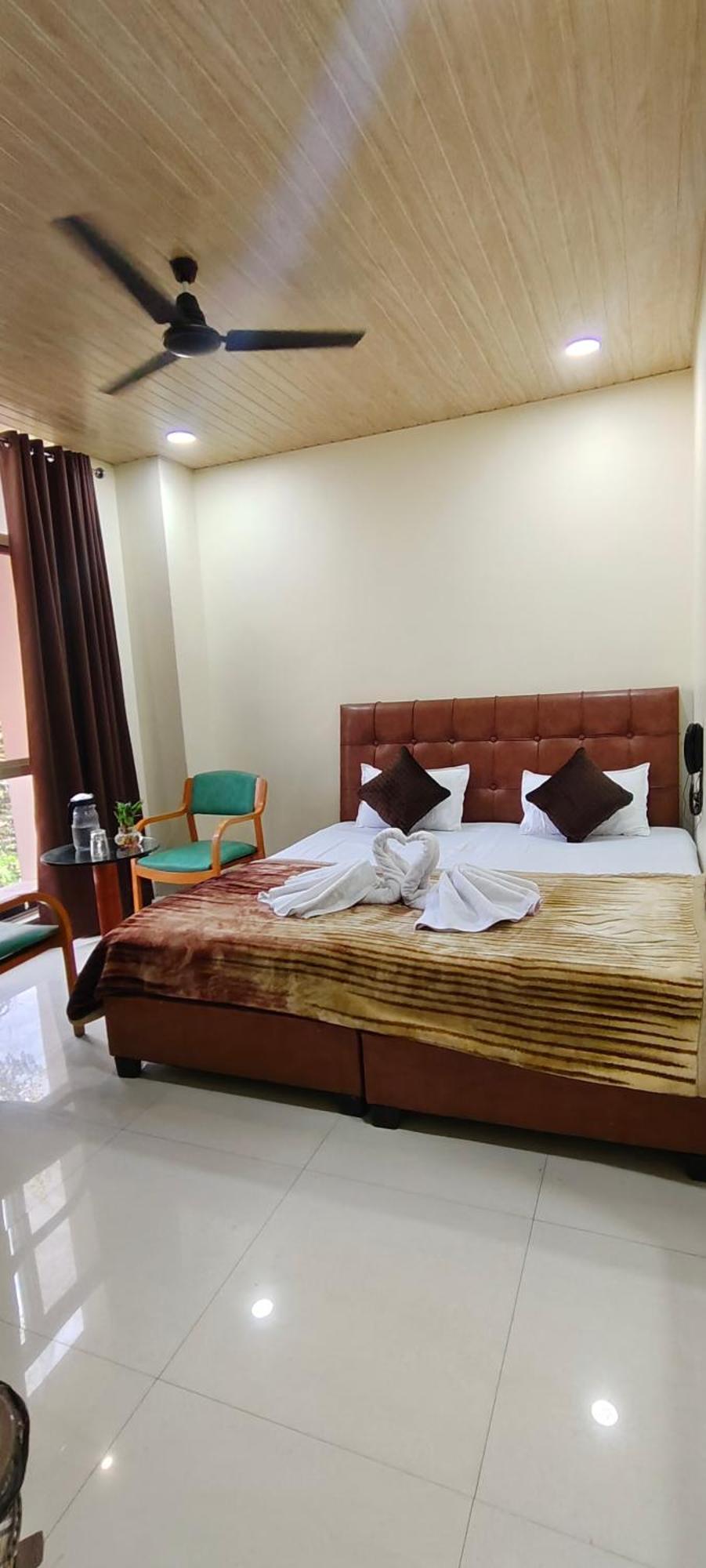 Shri Shiv Ganga Bhakt Niwas Hotel Uddzsaín Kültér fotó