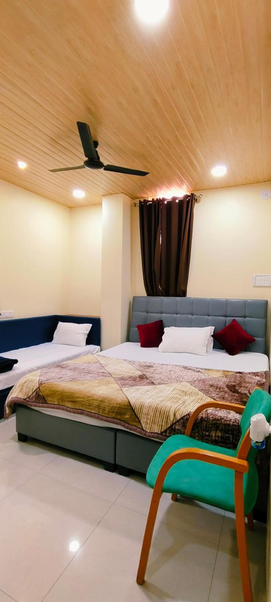 Shri Shiv Ganga Bhakt Niwas Hotel Uddzsaín Kültér fotó