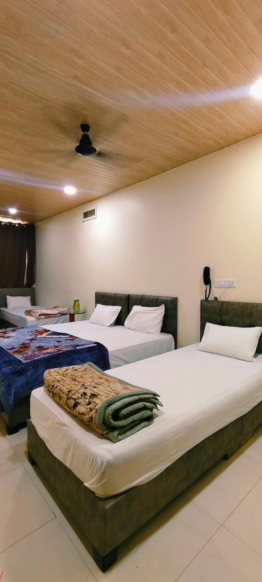 Shri Shiv Ganga Bhakt Niwas Hotel Uddzsaín Kültér fotó