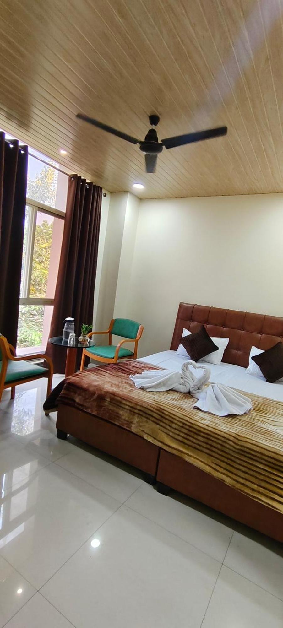 Shri Shiv Ganga Bhakt Niwas Hotel Uddzsaín Kültér fotó