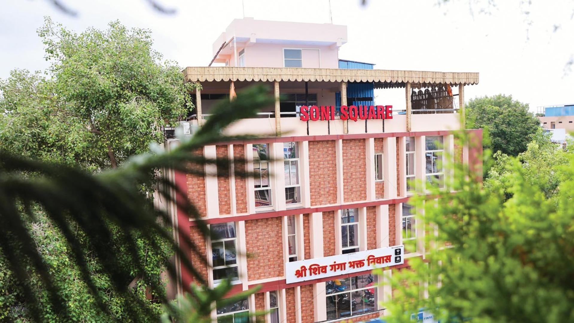 Shri Shiv Ganga Bhakt Niwas Hotel Uddzsaín Kültér fotó
