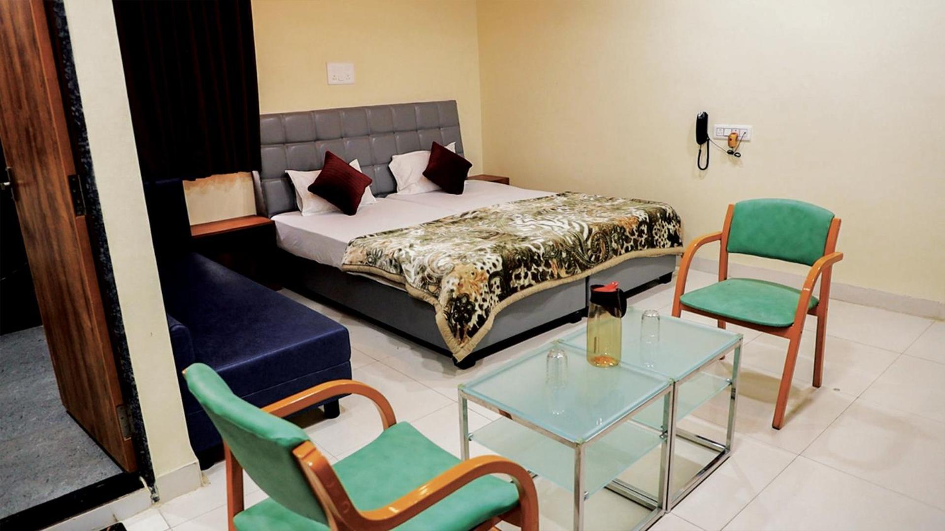 Shri Shiv Ganga Bhakt Niwas Hotel Uddzsaín Kültér fotó