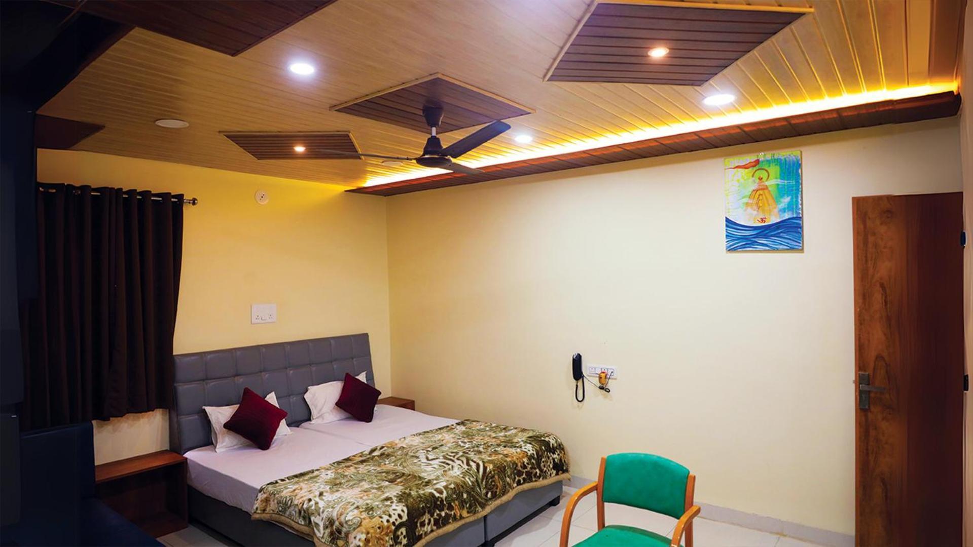 Shri Shiv Ganga Bhakt Niwas Hotel Uddzsaín Kültér fotó