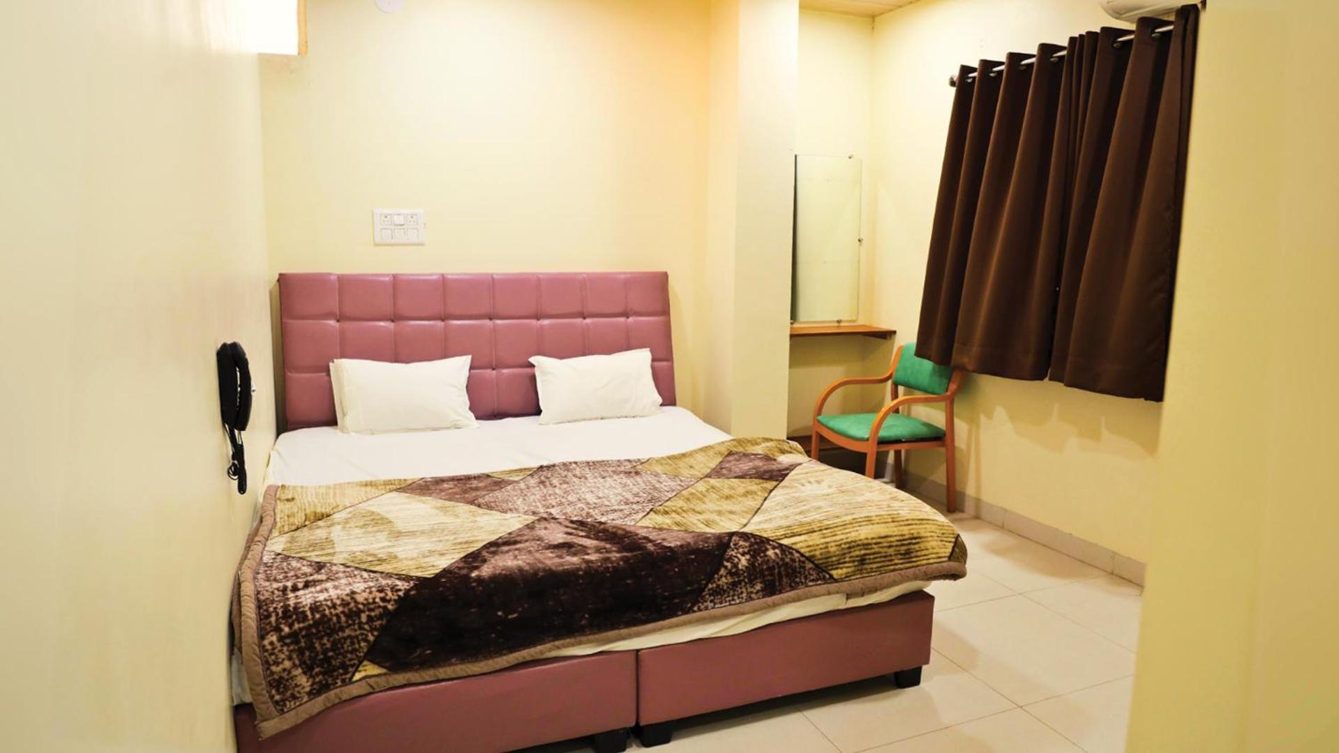 Shri Shiv Ganga Bhakt Niwas Hotel Uddzsaín Kültér fotó