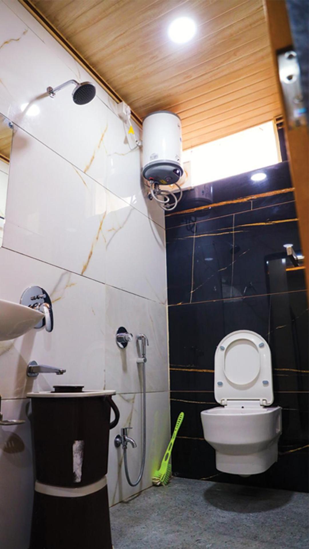 Shri Shiv Ganga Bhakt Niwas Hotel Uddzsaín Kültér fotó