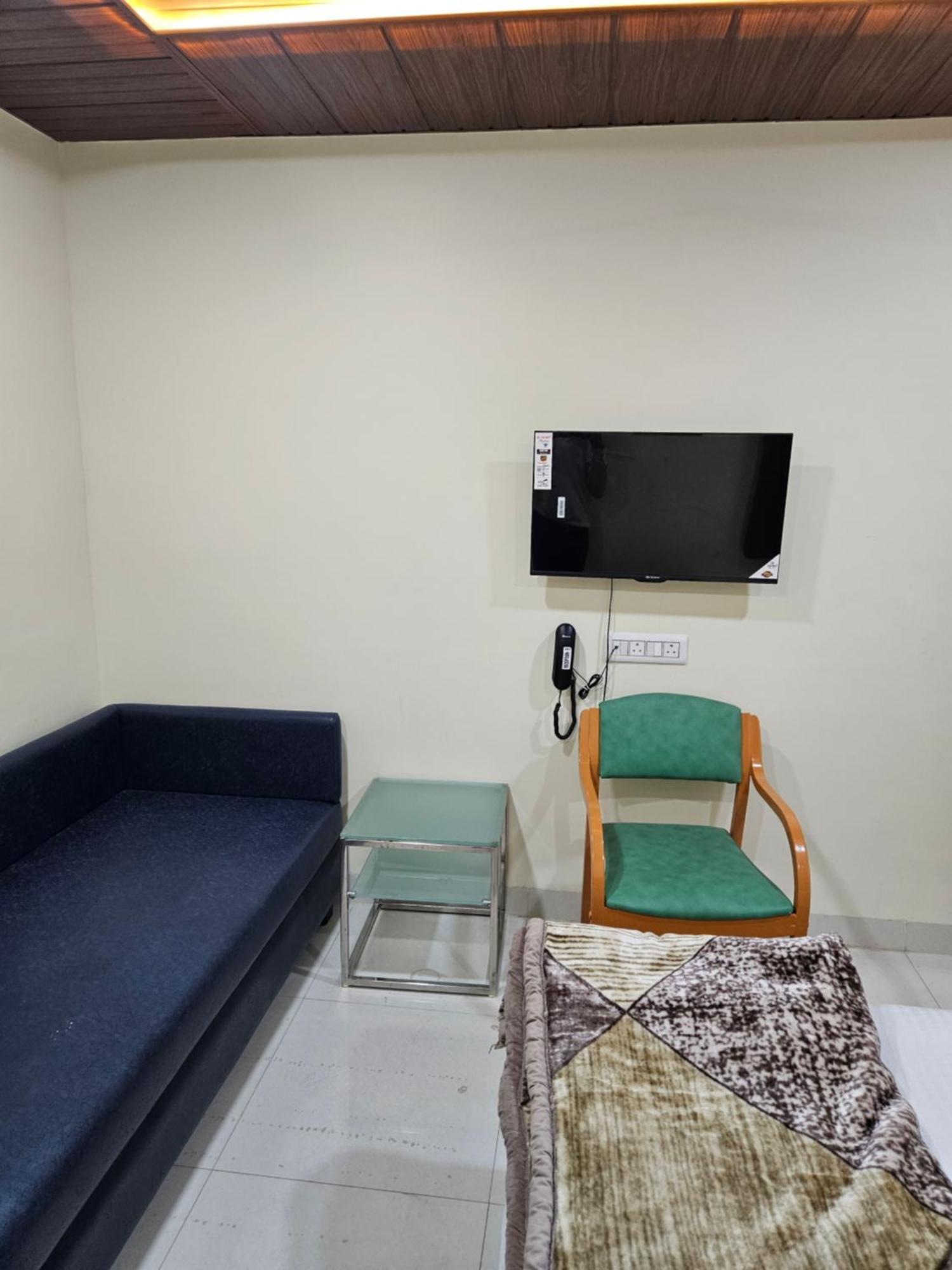 Shri Shiv Ganga Bhakt Niwas Hotel Uddzsaín Kültér fotó