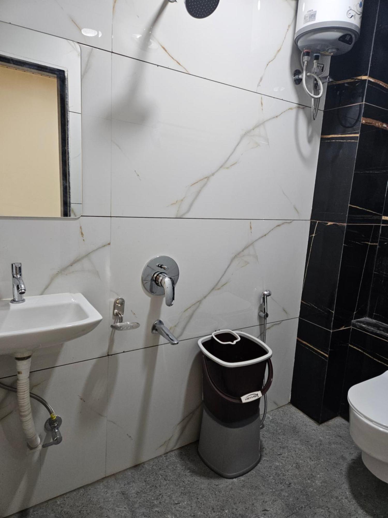 Shri Shiv Ganga Bhakt Niwas Hotel Uddzsaín Kültér fotó