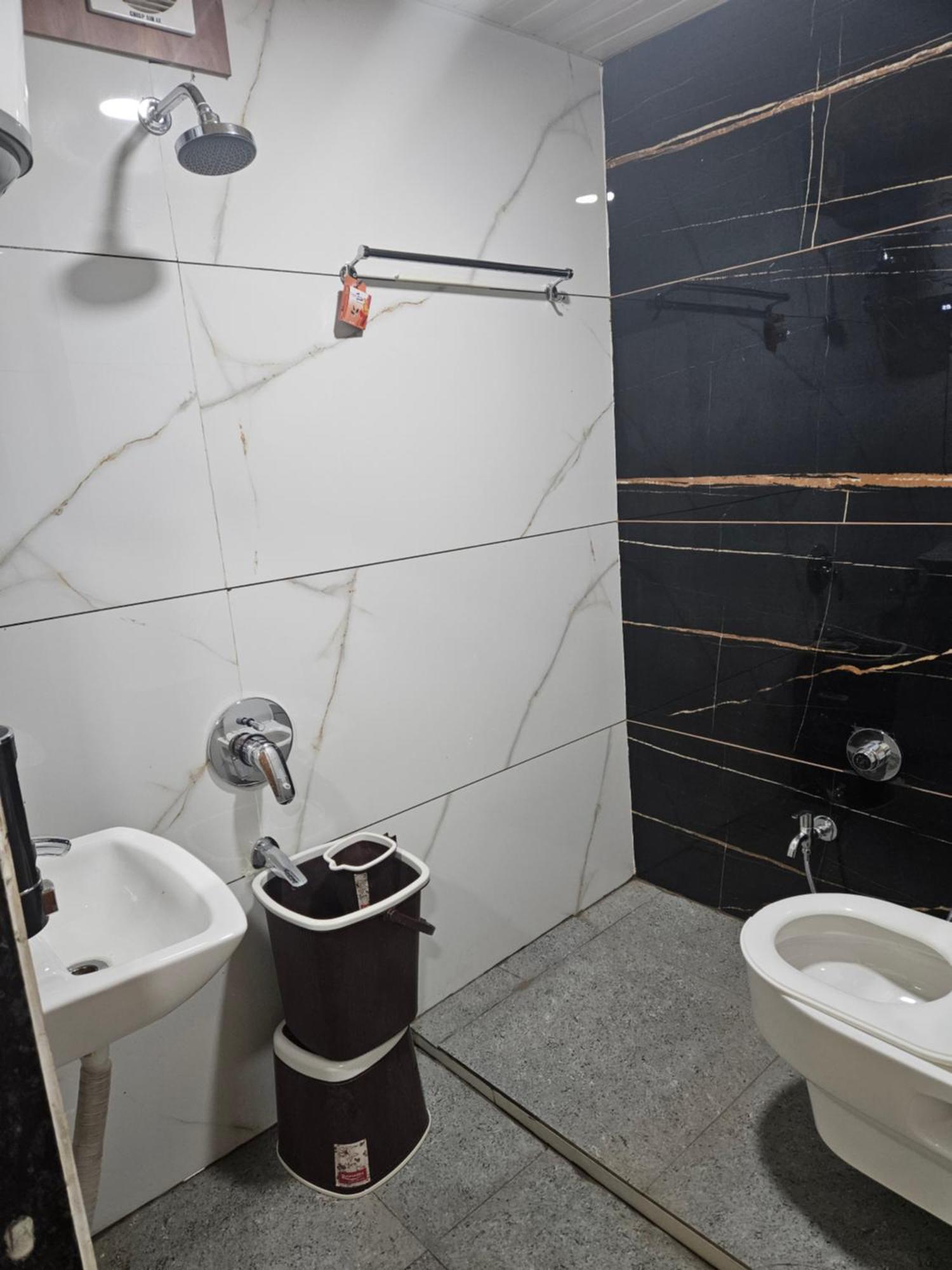 Shri Shiv Ganga Bhakt Niwas Hotel Uddzsaín Kültér fotó