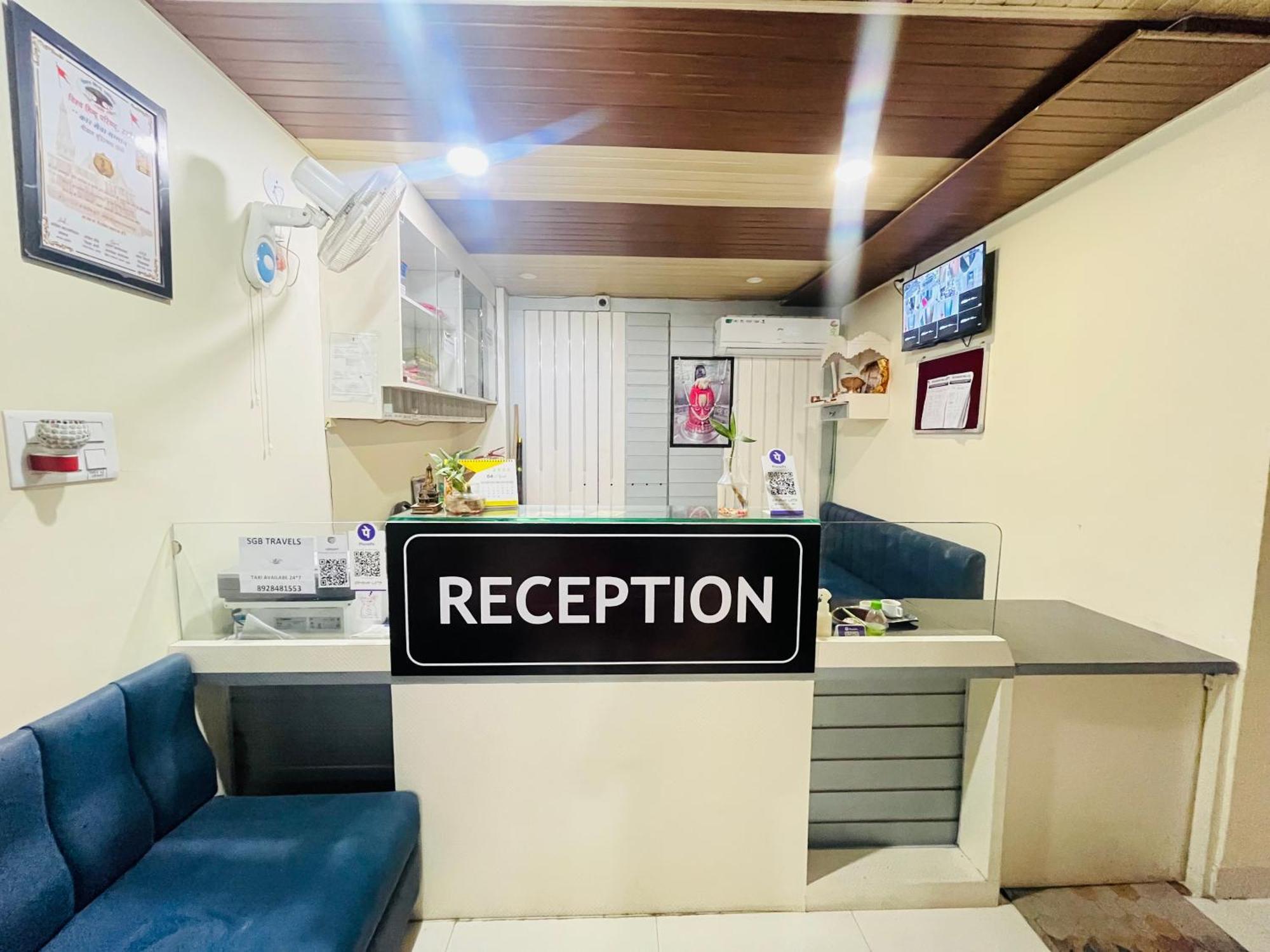 Shri Shiv Ganga Bhakt Niwas Hotel Uddzsaín Kültér fotó
